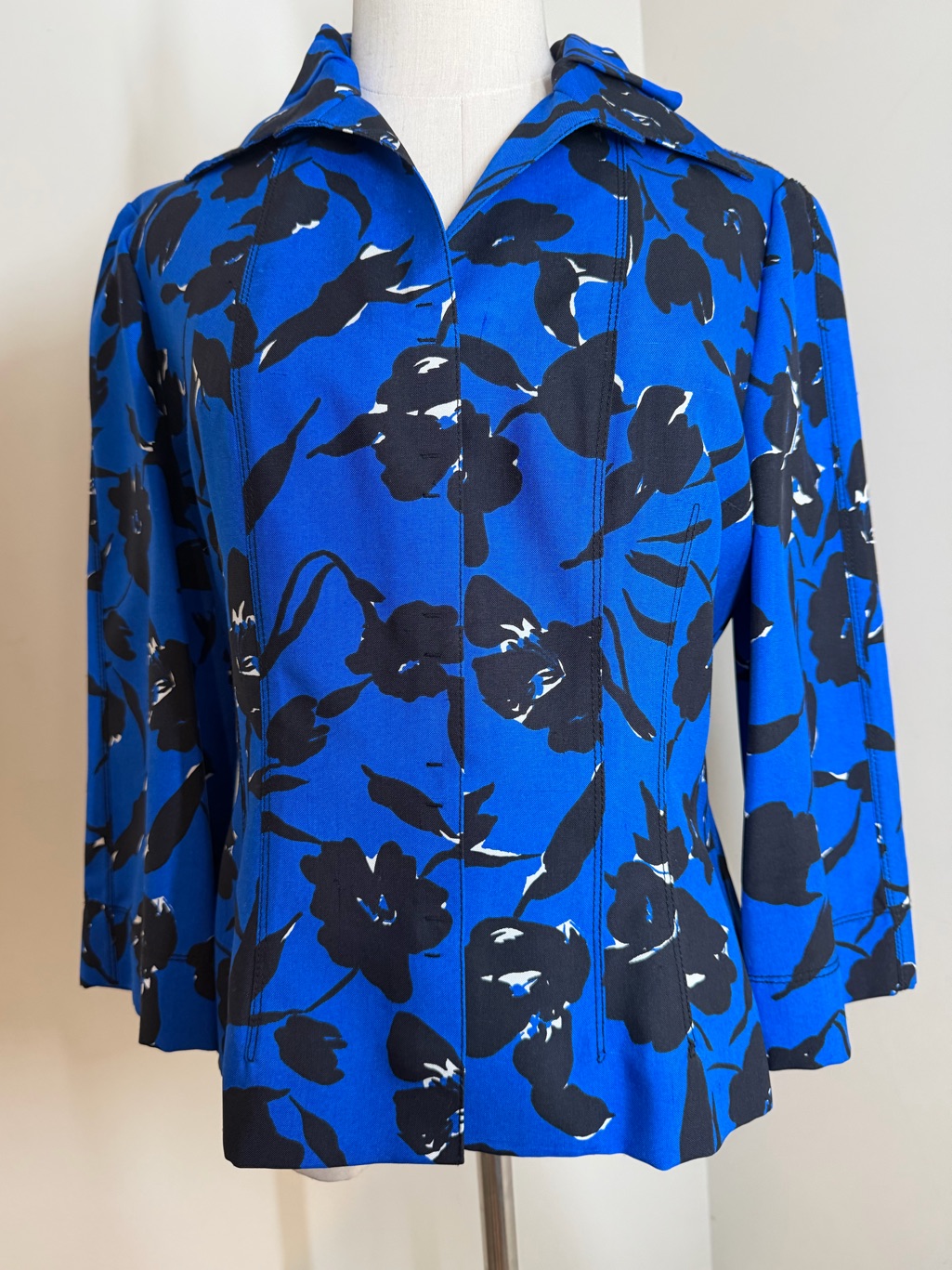 Carlisle Black Blue 100% Silk 3/4 Sleeve Fitted V-Neck Ruffled Collar Blouse